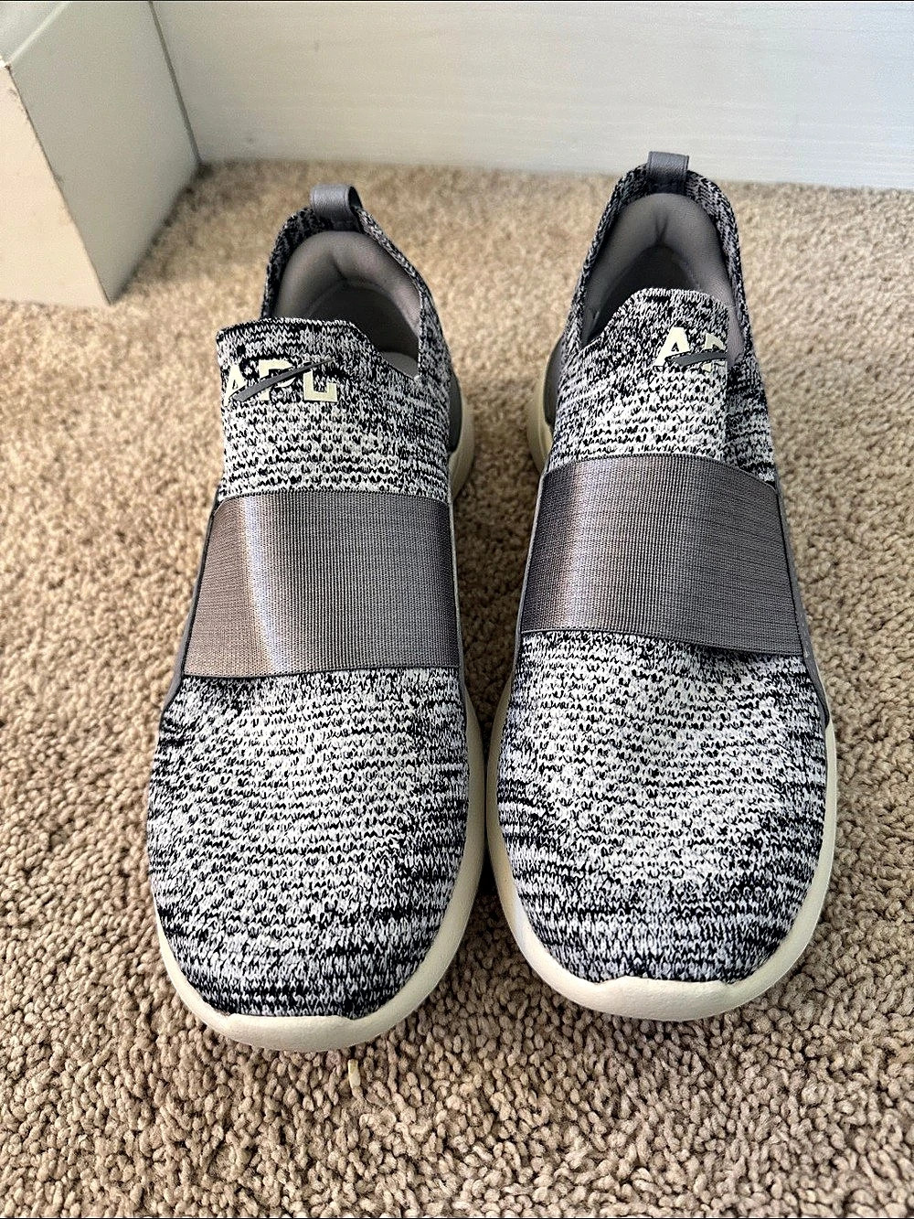 APL Slip-On Sneakers Gray & White US 7.5 BRAND New